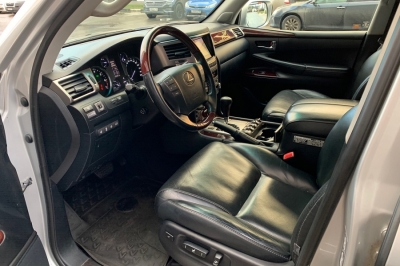 Lexus LX570 