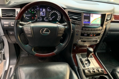 Lexus LX570 