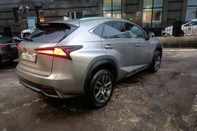 Lexus nx200