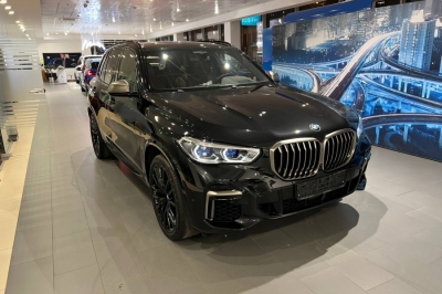 BMW X5 M50d IV