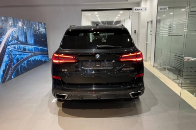 BMW X5 M50d IV